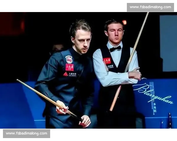 15 年圆梦!利索夫斯基携女友捧杯,与特鲁姆普相拥泪目 15 年圆梦!利索夫斯基携女友捧杯,与特鲁姆普相拥泪目