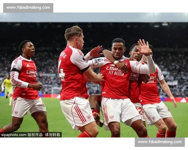 卡拉格力挺加布里埃尔:英超最具影响力的后防领袖 卡拉格力挺加布里埃尔:英超最具影响力的后防领袖